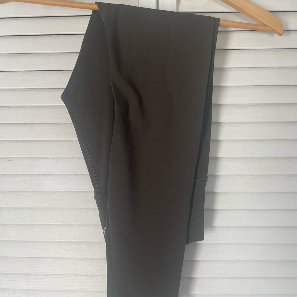I am a size 4. Dark olive green, Lycra material. No pockets.